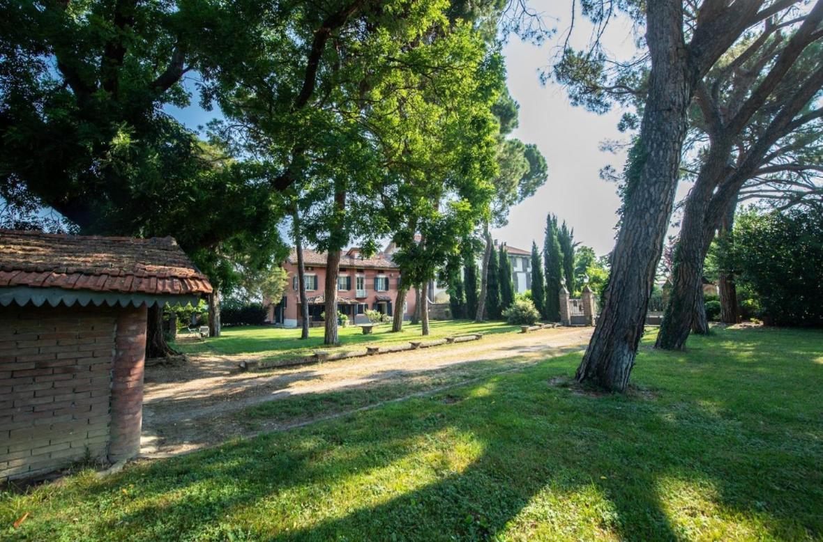 Villa Ottocentesca Immersa Nel Verde Montecavolo Kültér fotó
