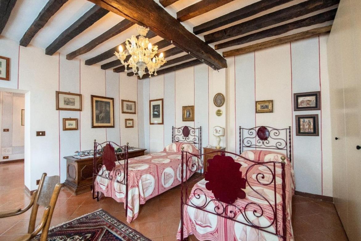 Villa Ottocentesca Immersa Nel Verde Montecavolo Kültér fotó
